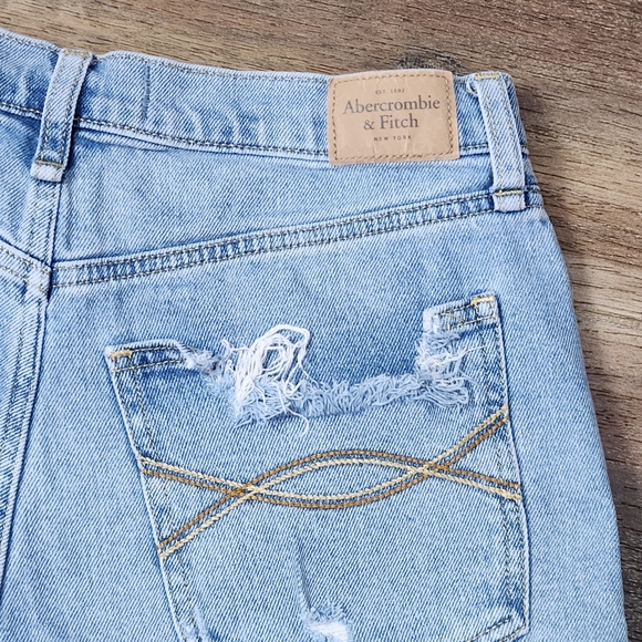 Abercrombie & Fitch High Rise New York Distressed Shorts Size 27/4R - Picture 8 of 9